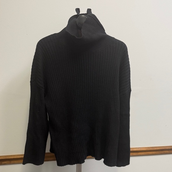 Chic Black Turtleneck Sweater for Women - Picture 4 of 4